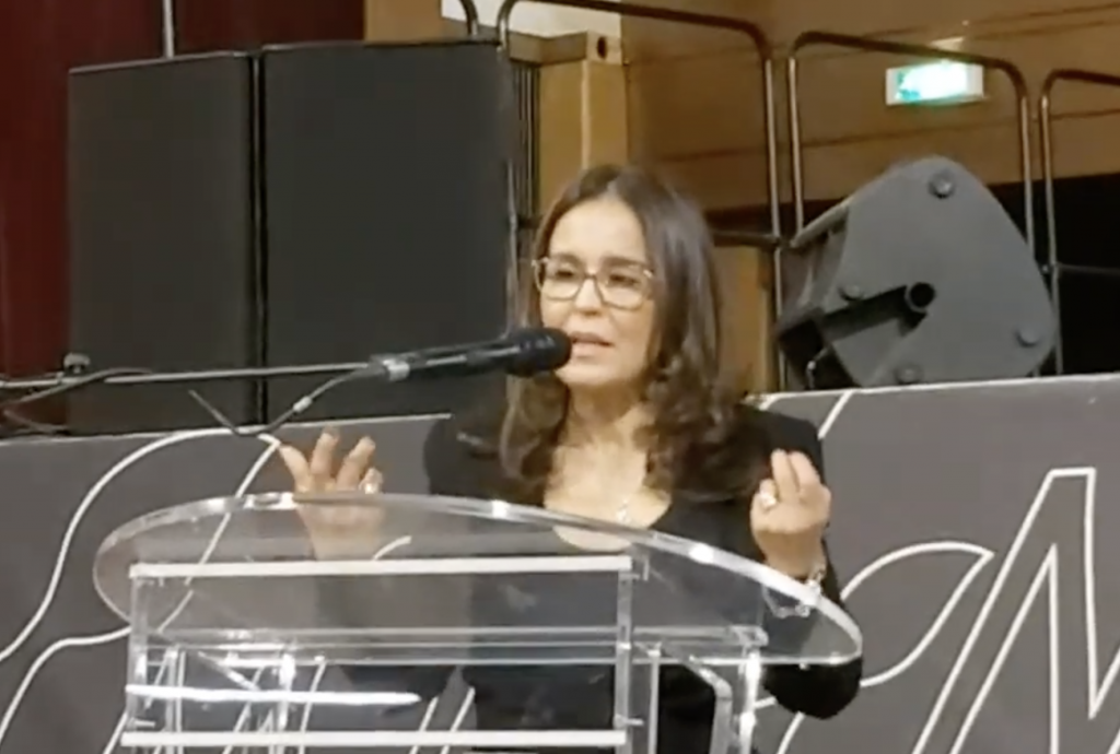 Razika Adnani lors de la conférence inaugurale du séminaire : La réforme de l’islam du XIXe siècle à nos jours "qu’elle a donnée dans le cadre du Centre Civique d’Étude du Fait religieux le 13 novembre 2019.
