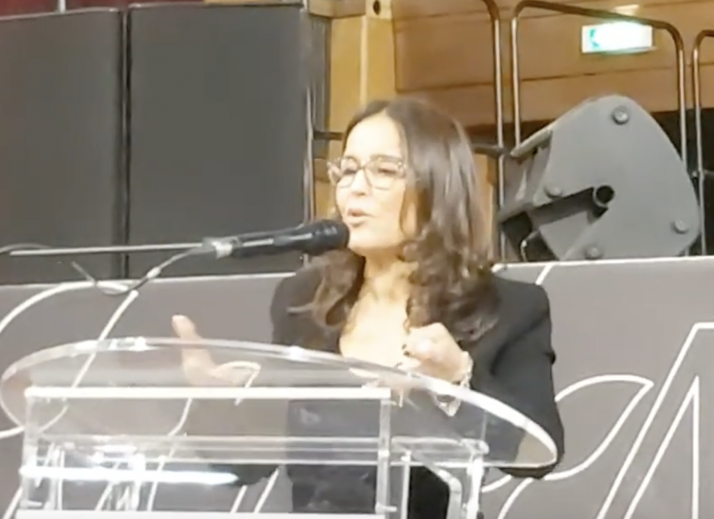 Razika Adnani lors de la conférence inaugurale du séminaire : "La réforme de l’islam du XIXe siècle à nos jours" qu’elle a donnée dans le cadre du Centre Civique d’Étude du Fait religieux le 13 novembre 2019.
